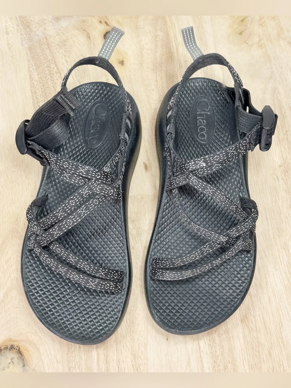 Chaco ZX/1 Hugs & Kisses EcoTread Strappy Sandals Black White Flecked Big Kids 4